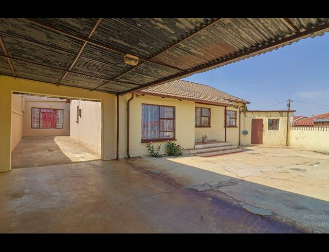 3 BEDROOM FREEHOLD FOR SALE IN ELDORADO PARK